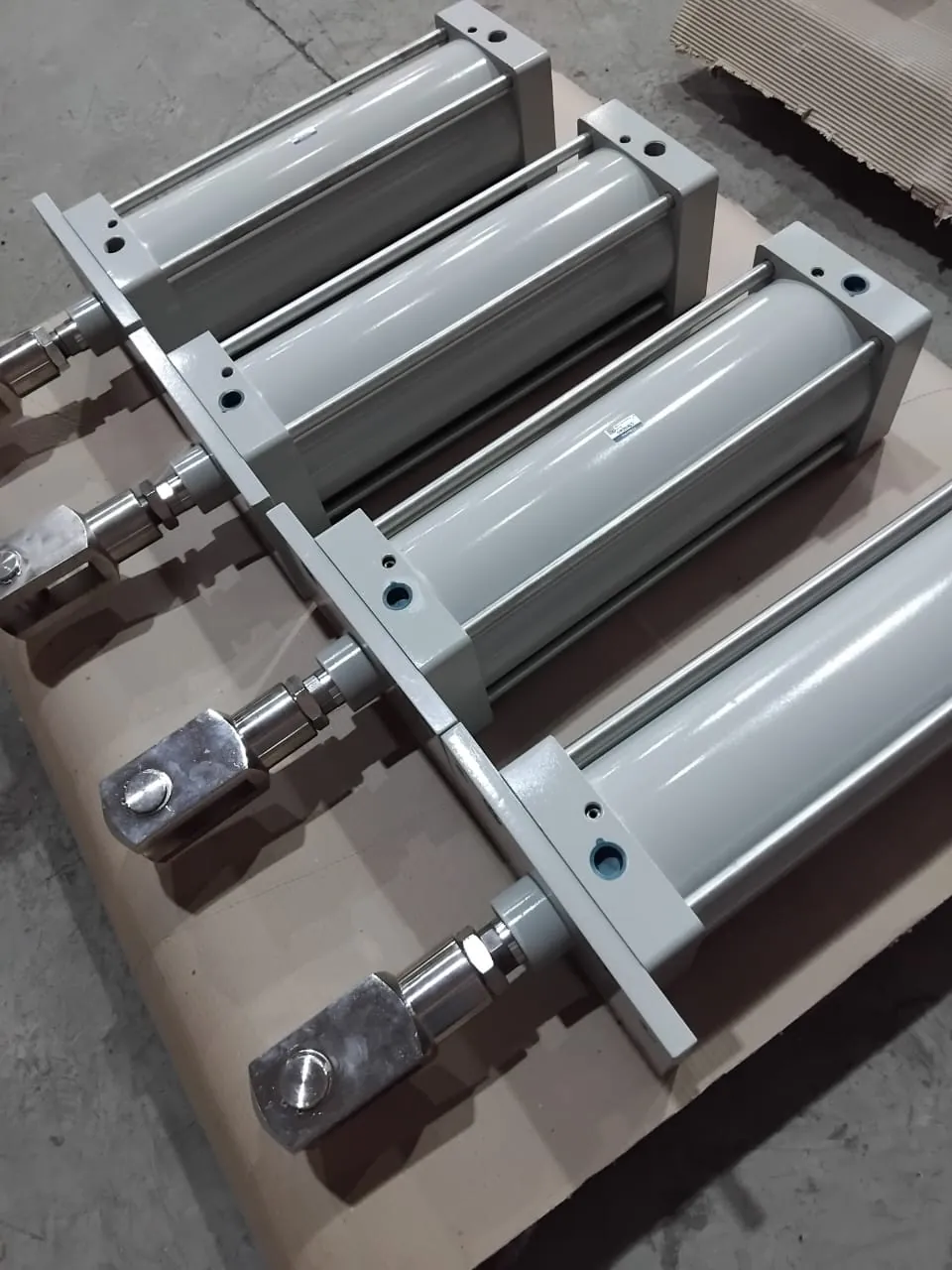 Cilindro Pneumático de Dupla Ação - Ø160 x 400mm de Curso - Unidade