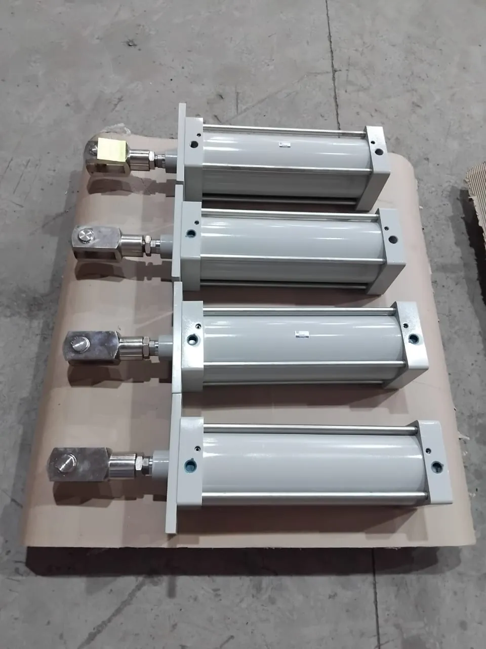 Cilindro Pneumático de Dupla Ação - Ø160 x 400mm de Curso - Unidade