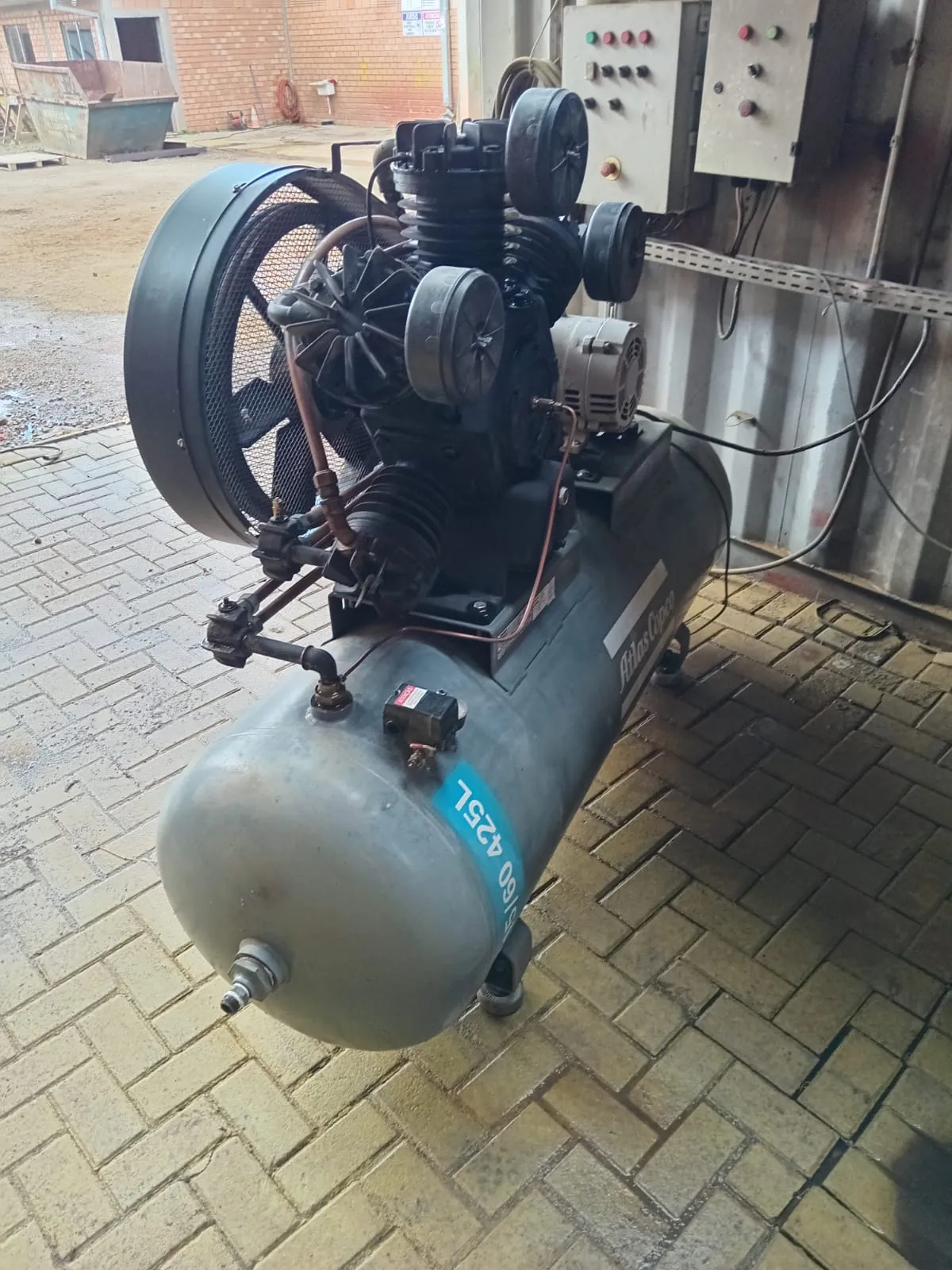 Compressor De Ar 60 Pés 425L 15HP 175 PSI ATLAS COPCO