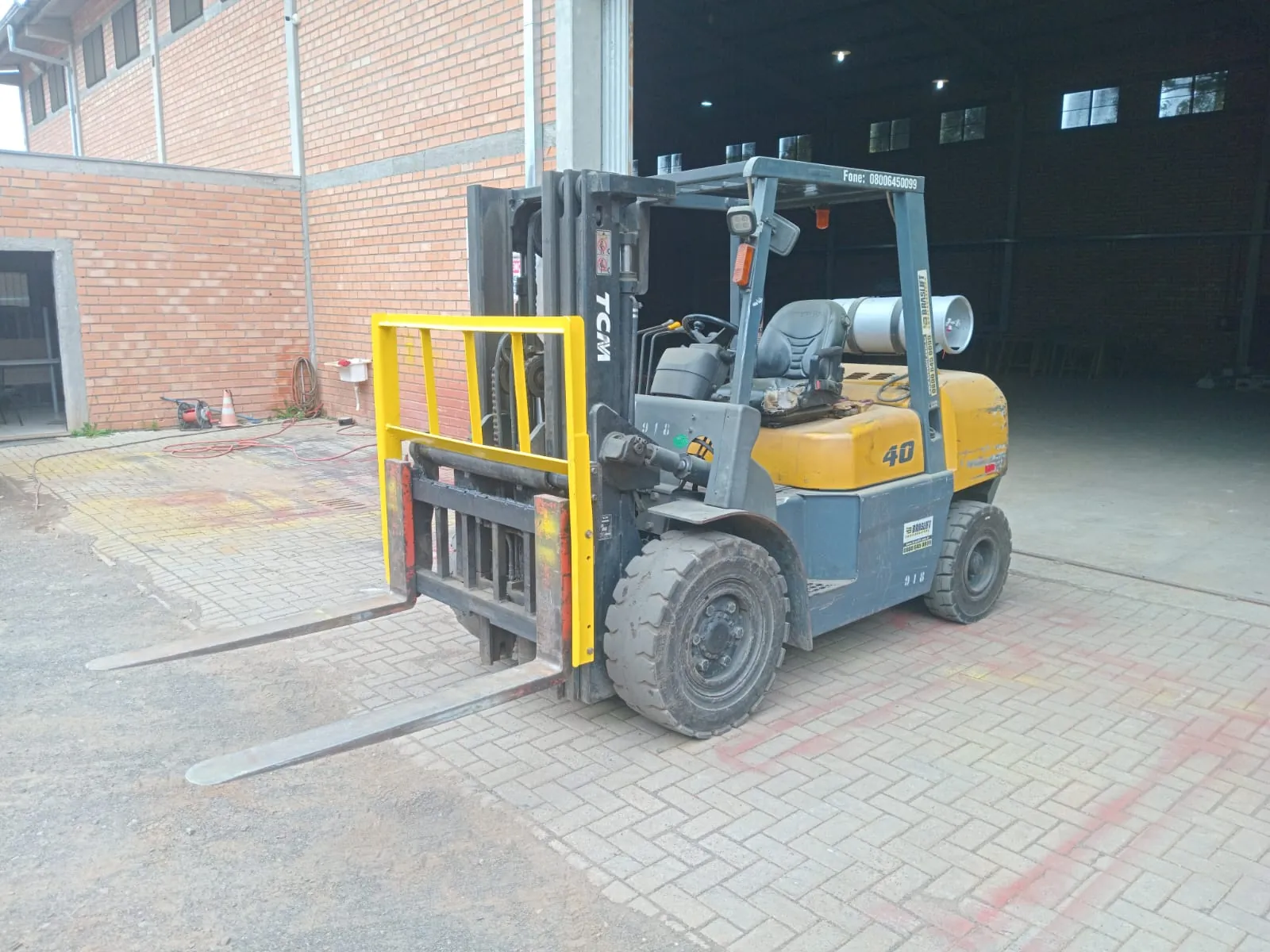 Empilhadeira TCM FG40T9 Ano 2011 + Acessórios