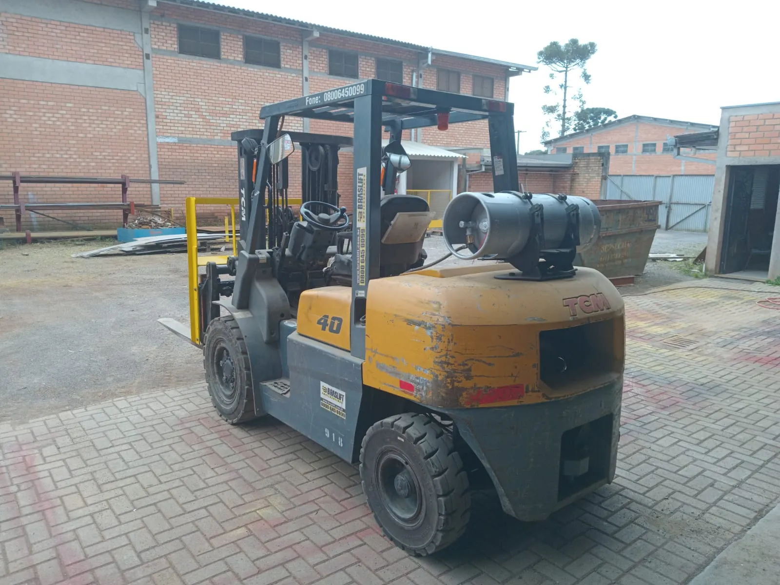 Empilhadeira TCM FG40T9 Ano 2011 + Acessórios
