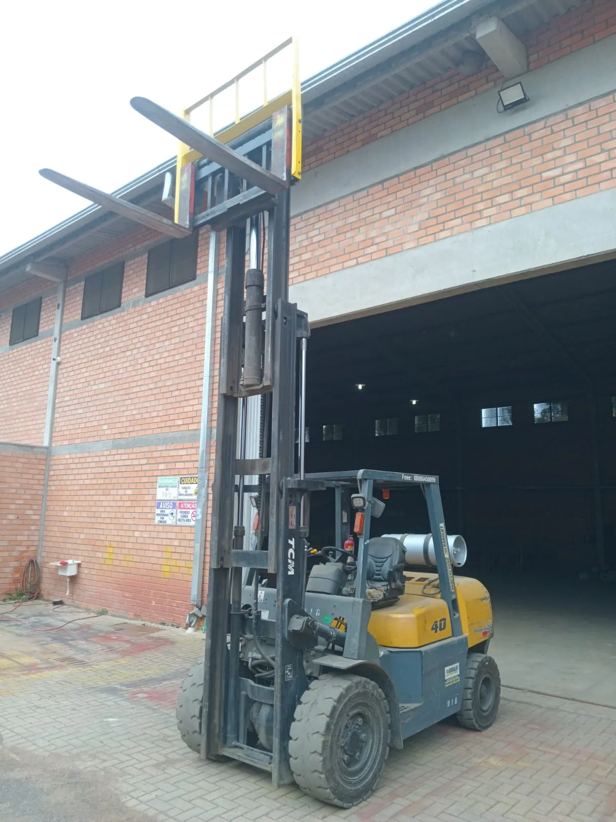 Empilhadeira TCM FG40T9 Ano 2011 + Acessórios
