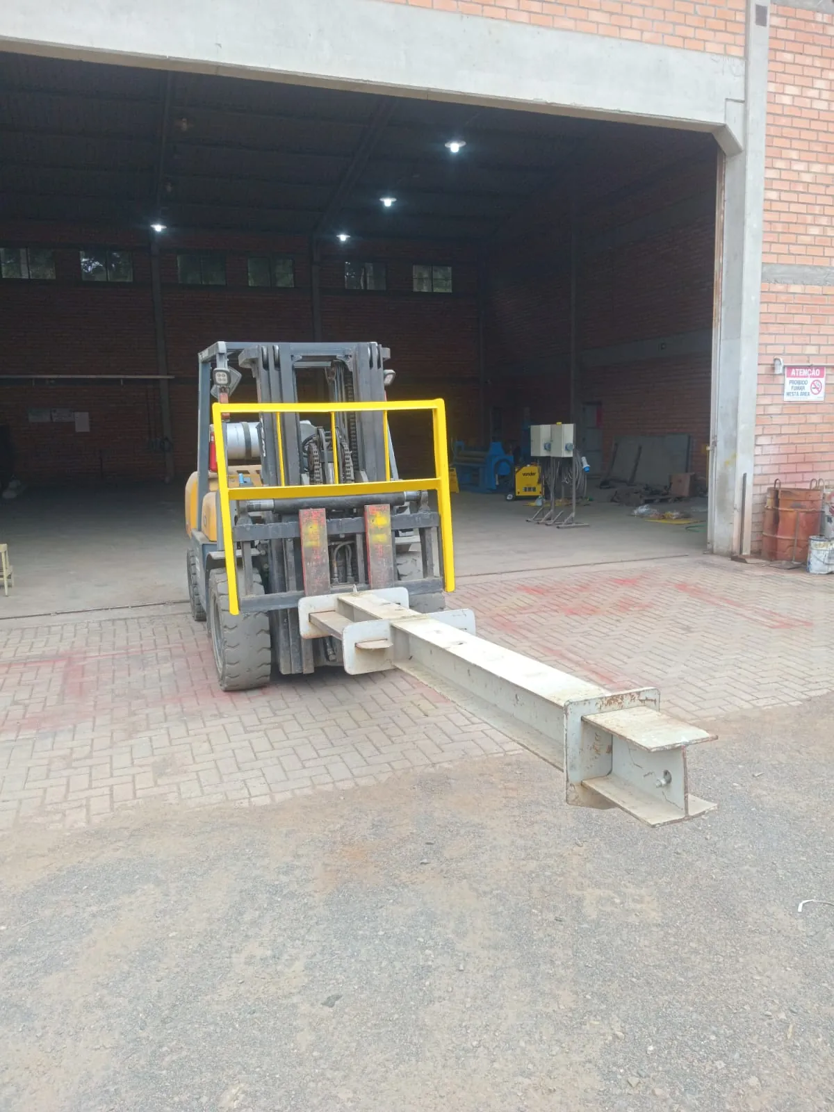 Empilhadeira TCM FG40T9 Ano 2011 + Acessórios