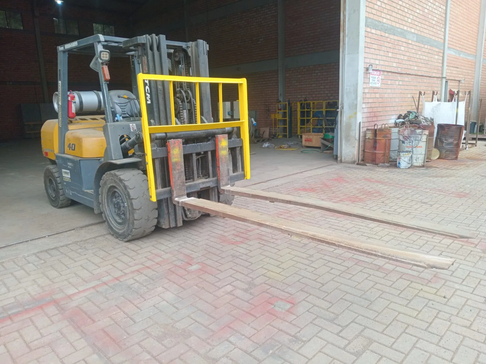 Empilhadeira TCM FG40T9 Ano 2011 + Acessórios