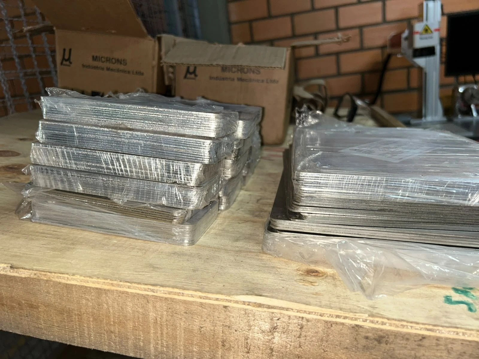 Máquina De Gravação A Laser + 680 Placas Inox