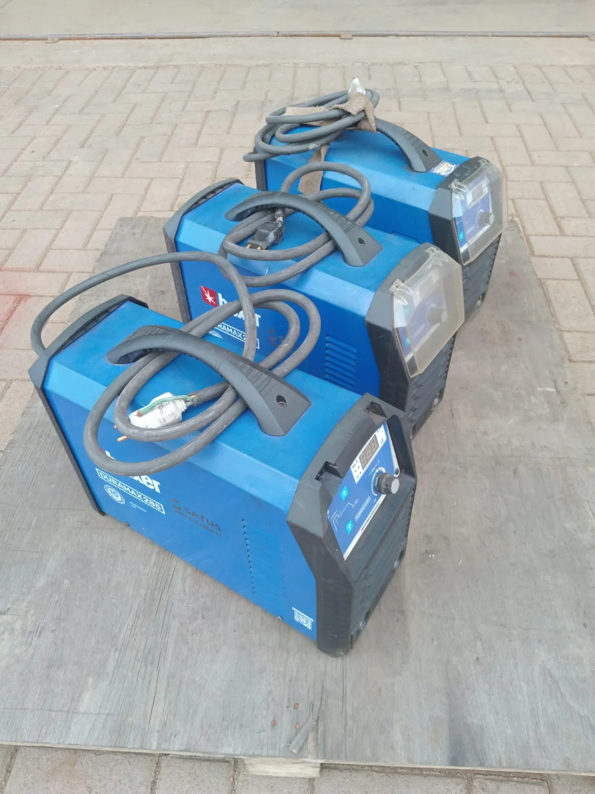 Máquina de Solda 285 200V DURAMAX - Unidade