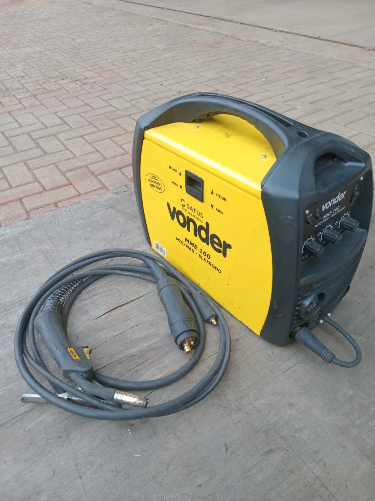 Máquina de Solda MIG MAG Eletrodo 160a MME 220V VONDER - Unidade