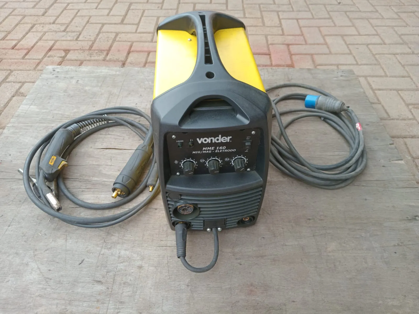 Máquina de Solda MIG MAG Eletrodo 160a MME 220V VONDER - Unidade