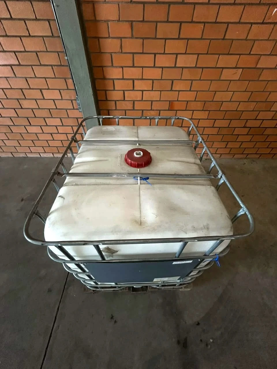 Reservatório IBC de 1000L Gradeado