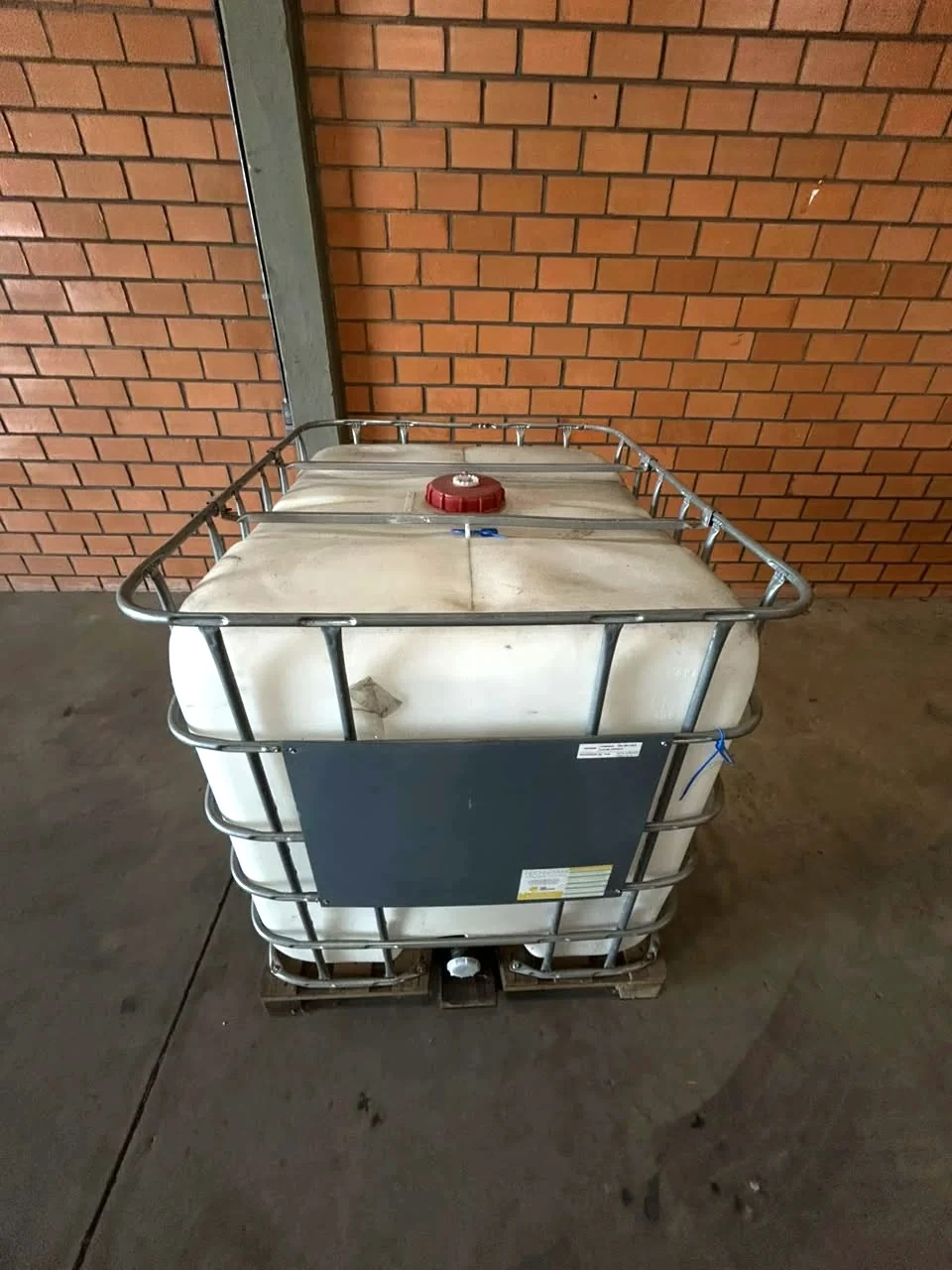 Reservatório IBC de 1000L Gradeado