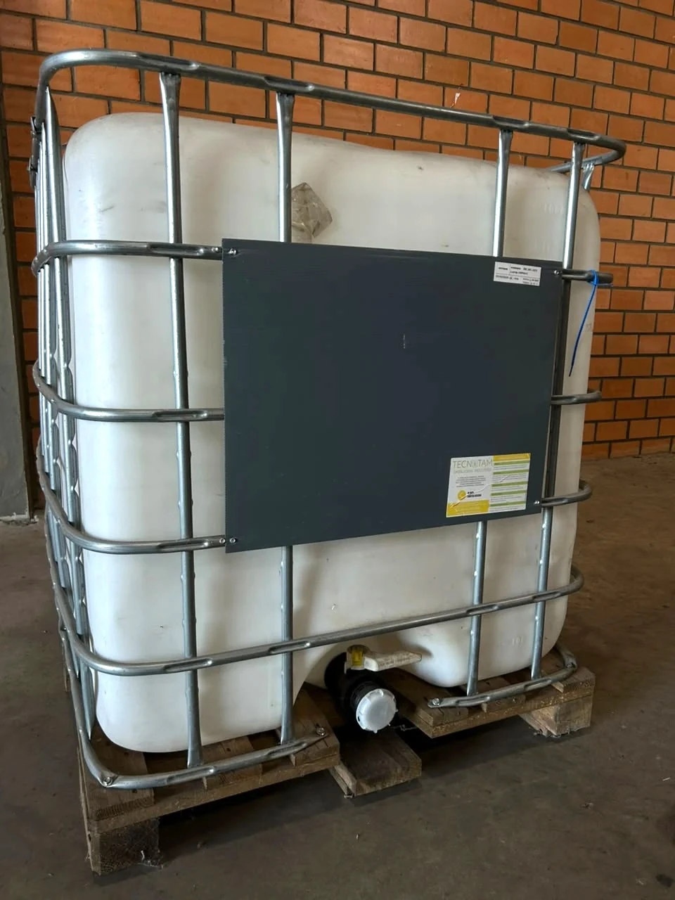 Reservatório IBC de 1000L Gradeado